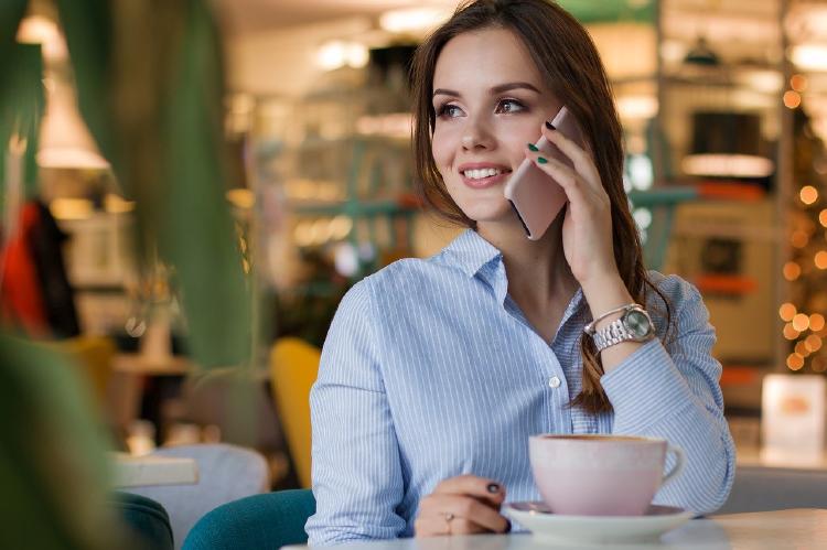 mujer-telefono-movil mujer-telefono-movil