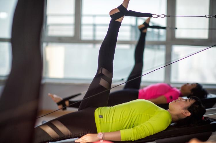 mujeres-pilates mujeres-pilates