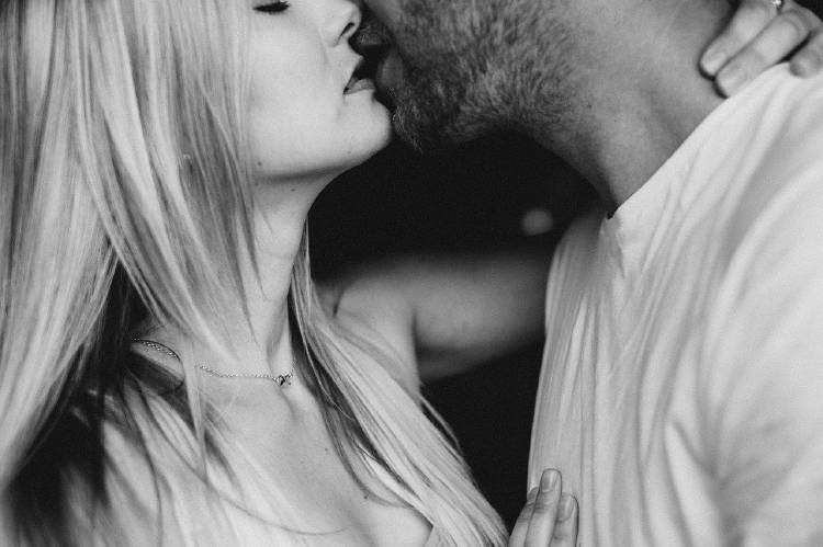 beso-pareja beso-pareja